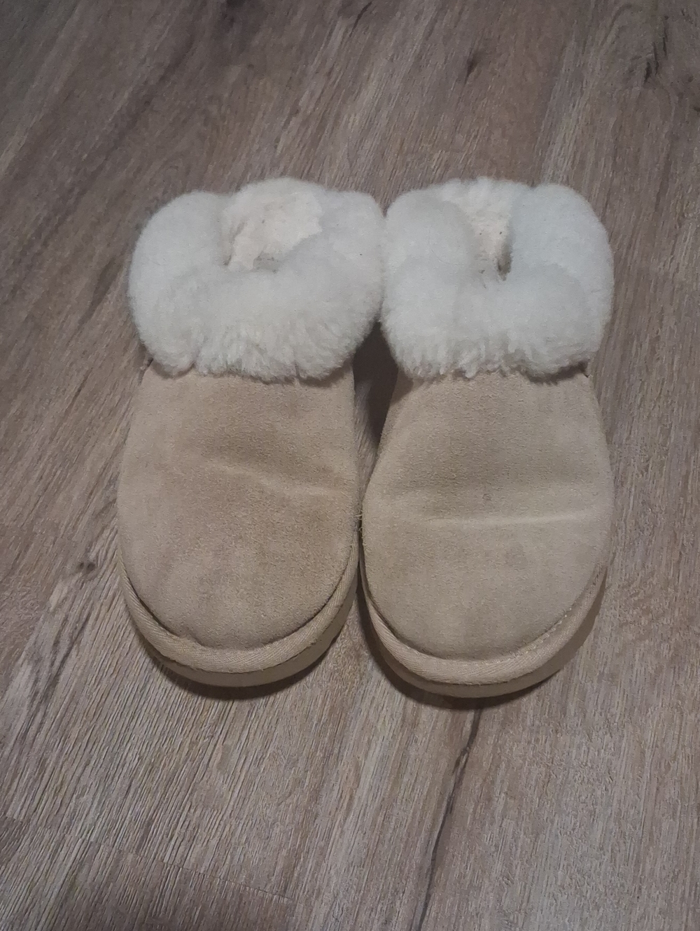 8.5 UGG Shearling Cuff Slip-On Slippers in Beige - Picture 2 of 7